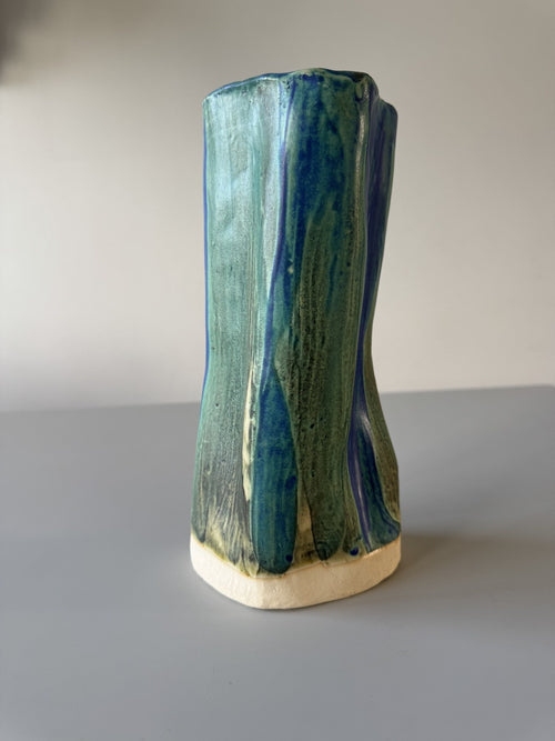 Blå og grøn trekantet vase
