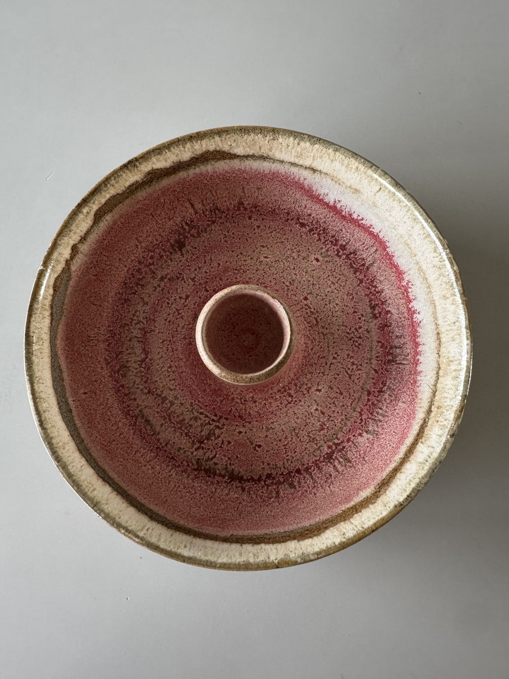 Lysestageskål med rosa glasur
