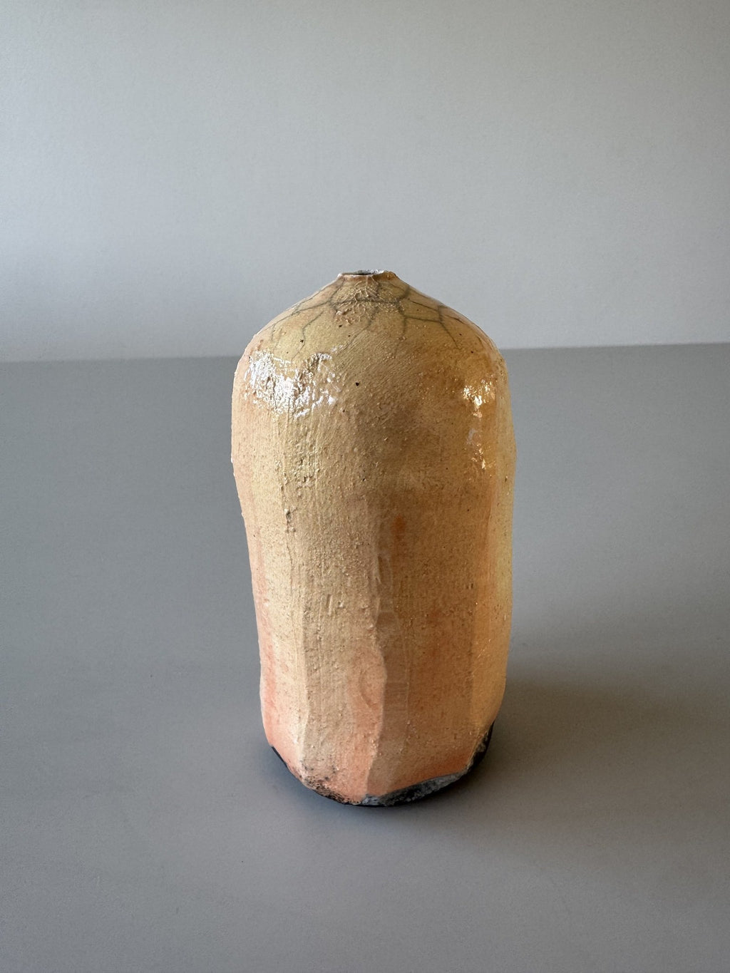 Rakubrændt cylindervase
