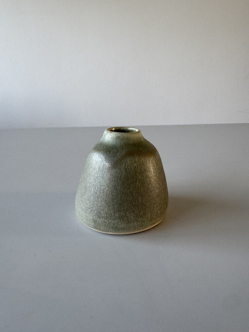 Lille grøn vase fra Mia Lindbirk