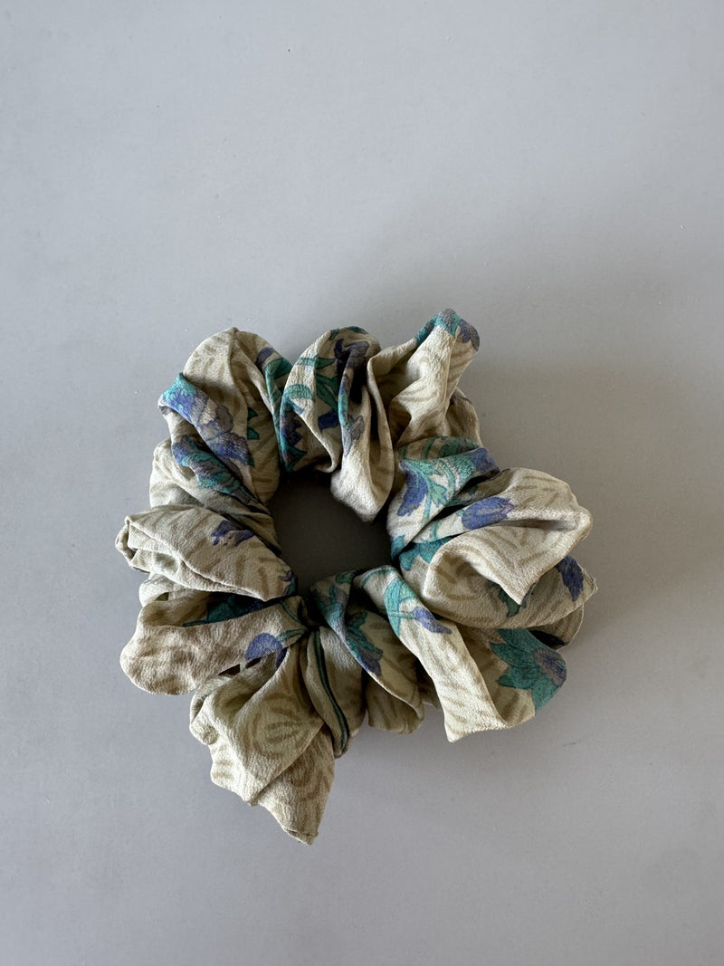 Scrunchie i creme og turkis