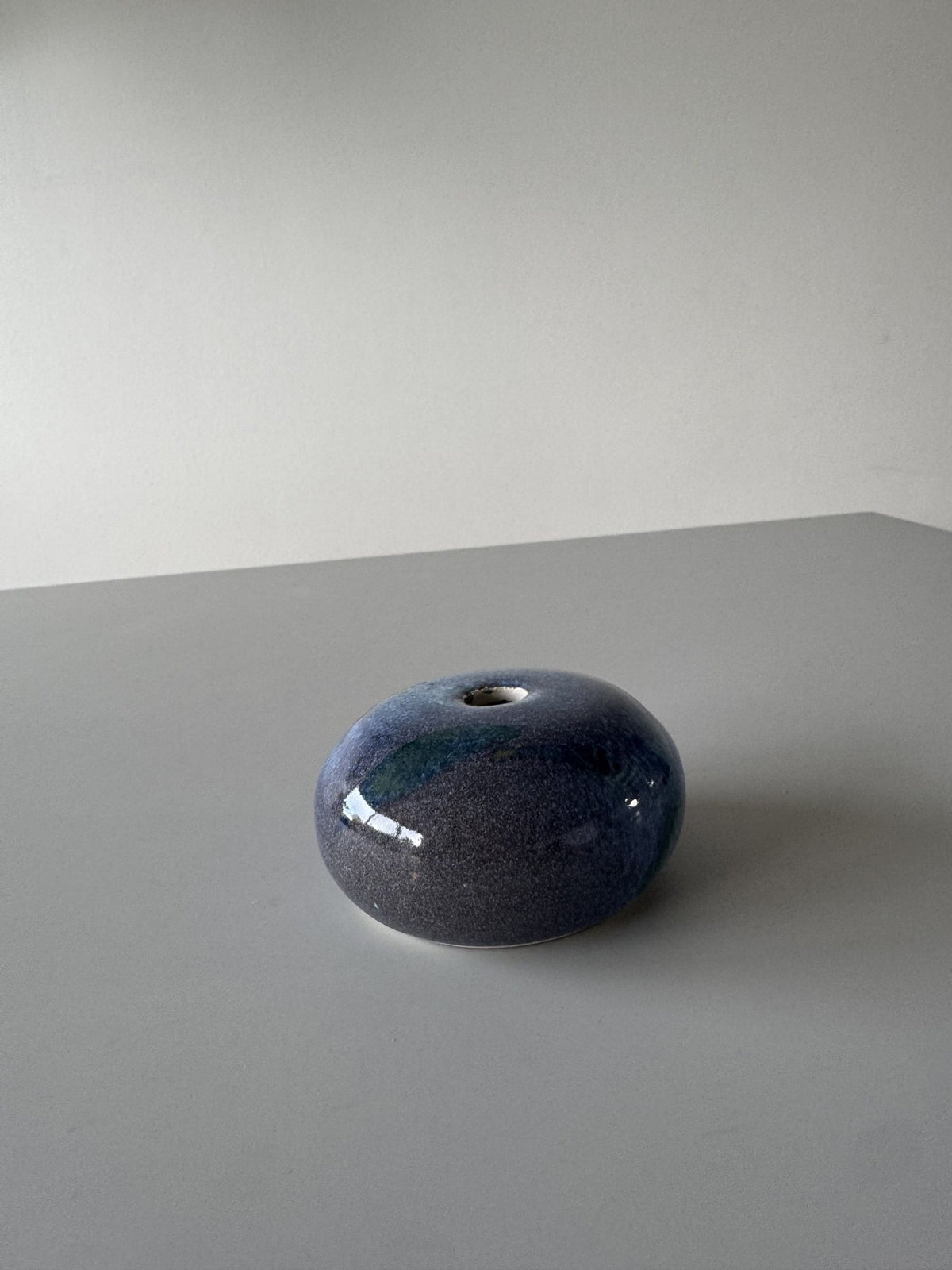 Flad rund vase – billede 2 af 6