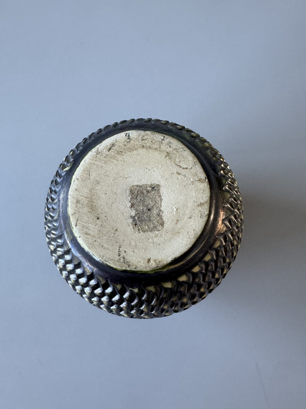Lille rund retro vase med mønster – billede 5 af 6