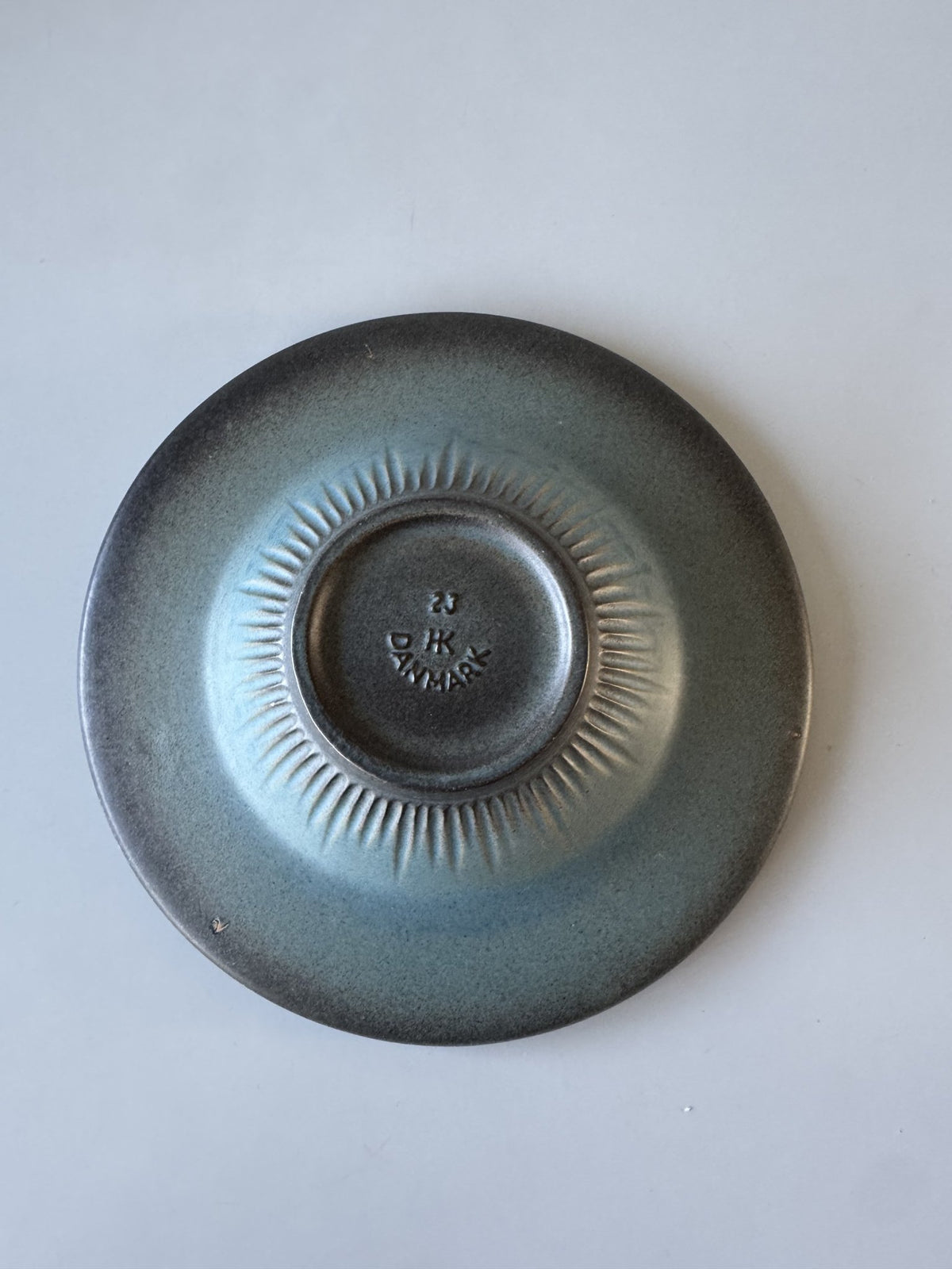 Fad med stråleornament fra Hedehus keramik – billede 2 af 5