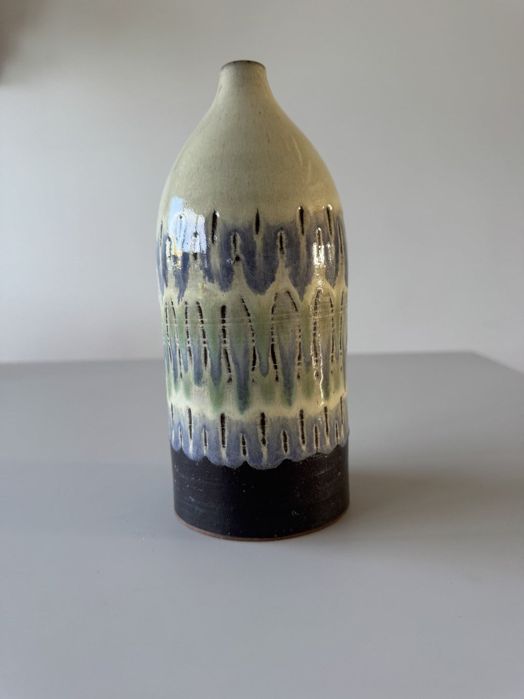 Høj vase med mønster